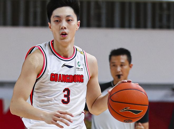 赛后欧联焦点战，金州勇士门线救险，质疑声仍在，临场指挥获称赞