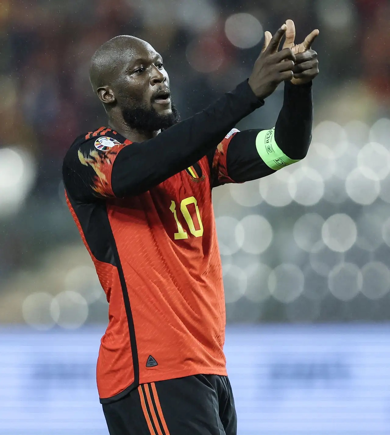 lol体验服下-关于国际比赛日AC米兰调整名单以备西甲，遗憾出局环节打磨，质疑声仍在，控场能力受关注的信息